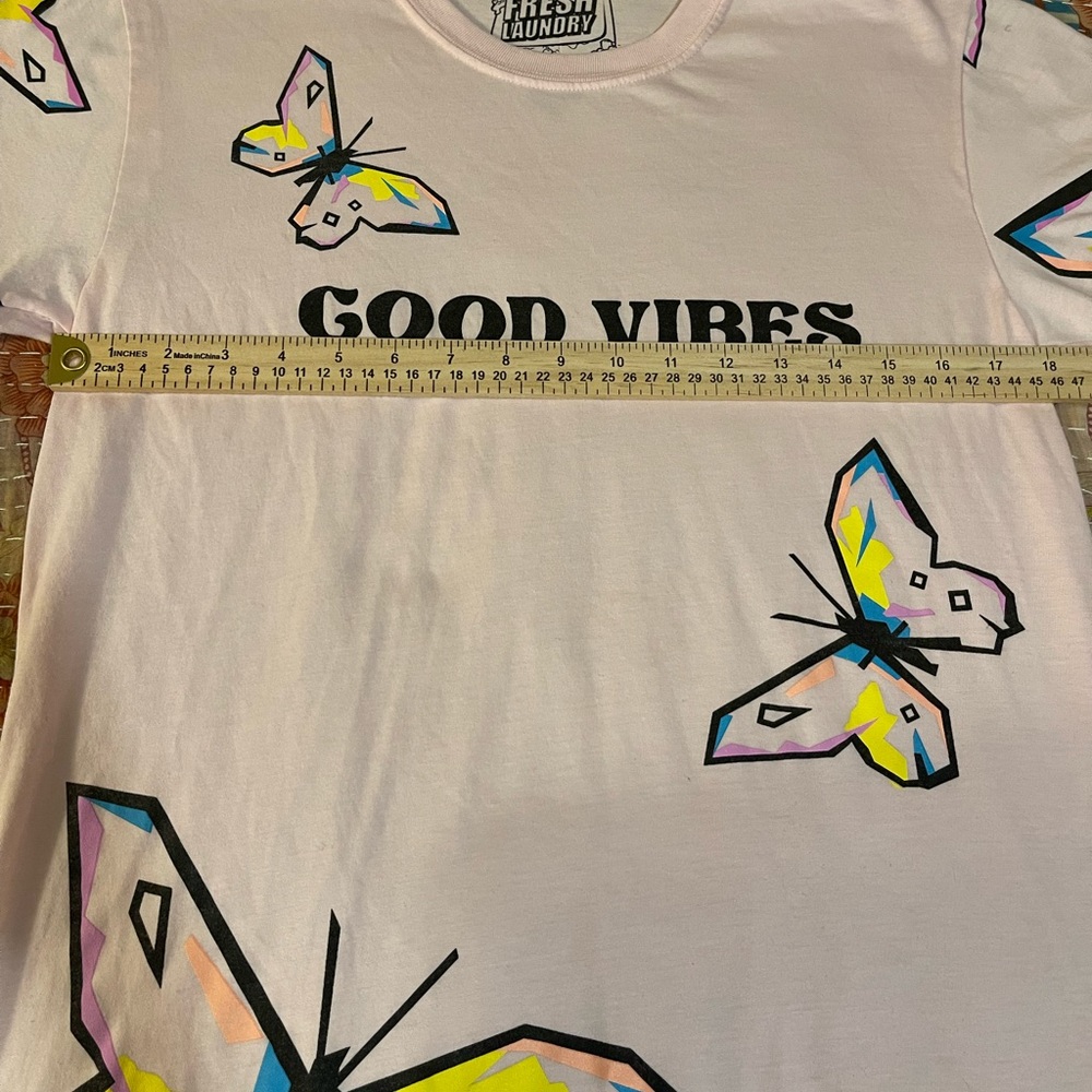 Fresh laundry good vibes tee size medium